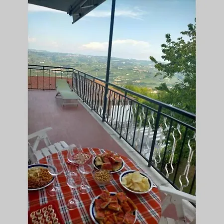 Le Tre Sorelle La Morra Buitenkant foto